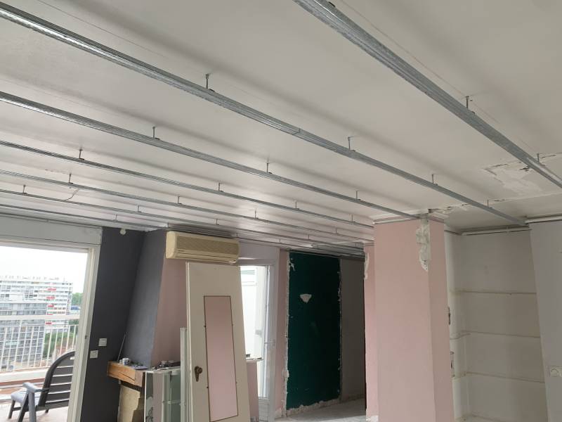 Structure métallique installée avant faux plafond