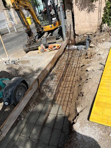 Terrassement et coulage des fondations du portail 